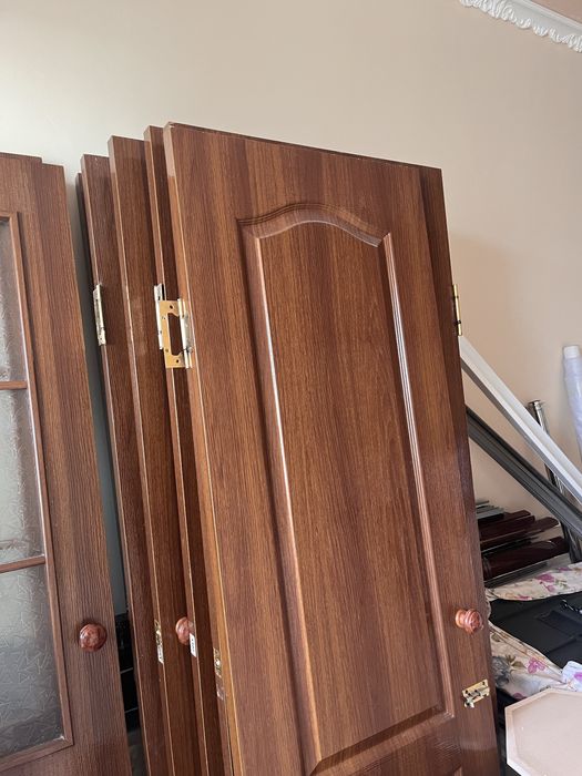 Дверь деревянный