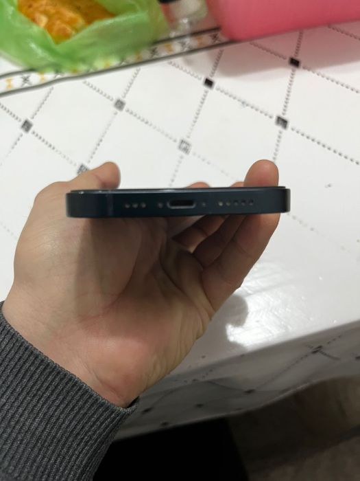 Айфон 13 продам 128гб с каробкой