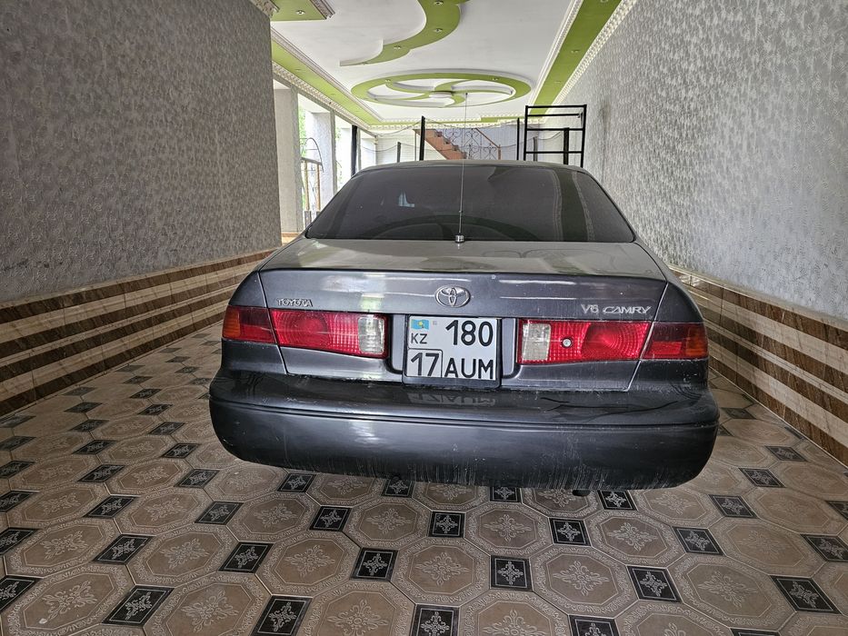 Toyota Camry v20