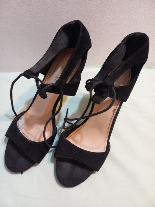 Pantofi cu toc 40