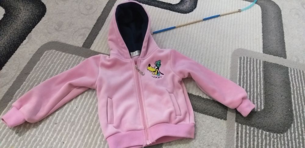 Продам велюровый костюм на девочку