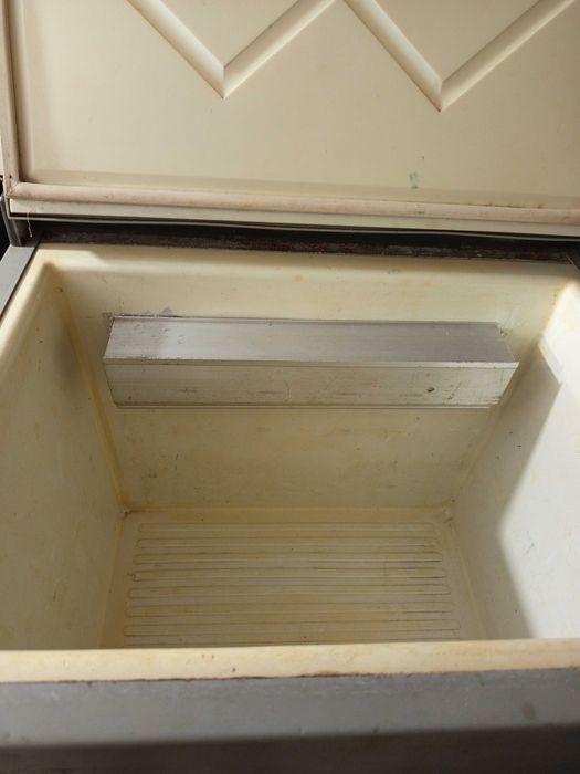 Хладилник газ, 220v 12 v.