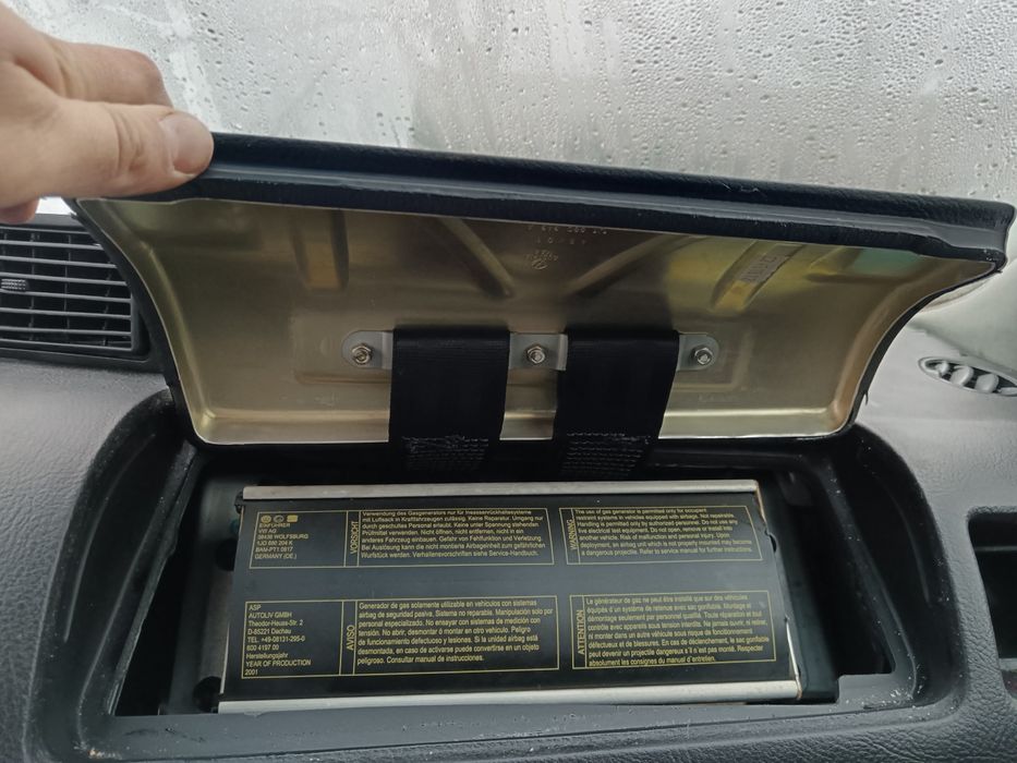 Dezmembrez golf 4 benzina