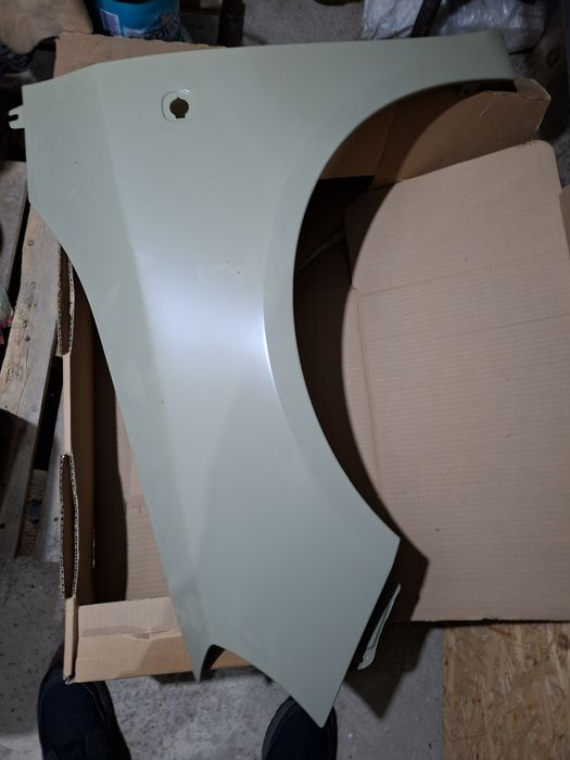 VIND  ARIPĂ SKODA NOUĂ  partea stingă și bare portbagaj