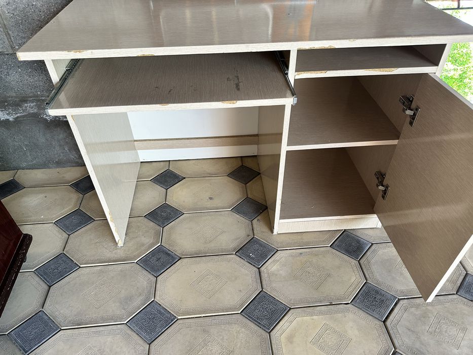 Продам компьютерный стол