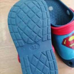 Кроксове номер 32, като нови 7 лв , на Супермен