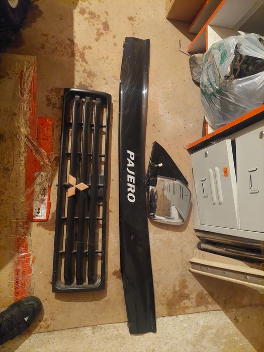 Решётку мухоотбойник и зеркало