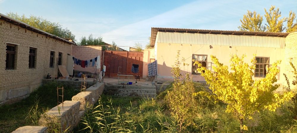 Карманада ховли сотилади 7 сотих