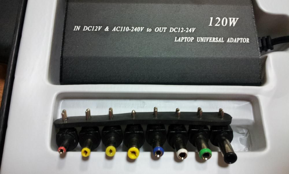 Incarcator universal laptop. Se poate folosi si in masina. OUT:12-24 v