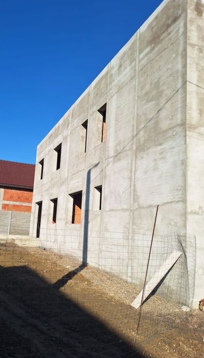 Duplex cu ambele apartamente, semifinisat, la Utvin