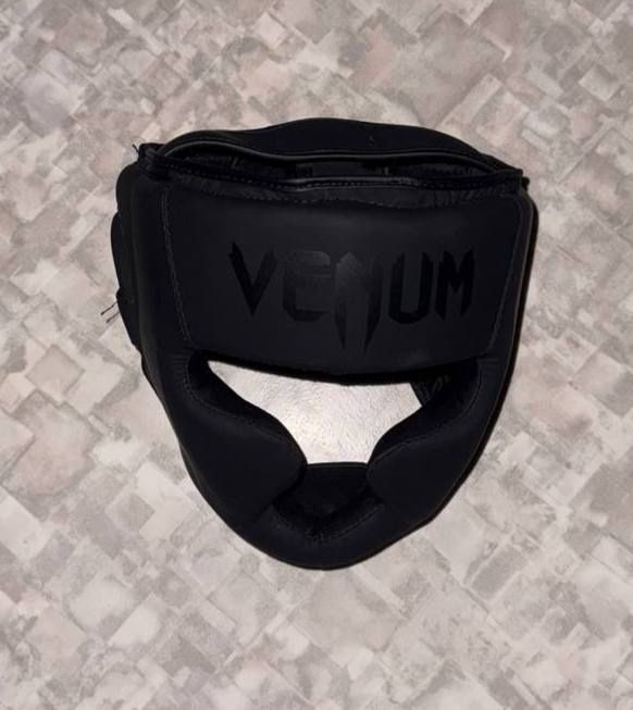 Шлем и перчатки Venum