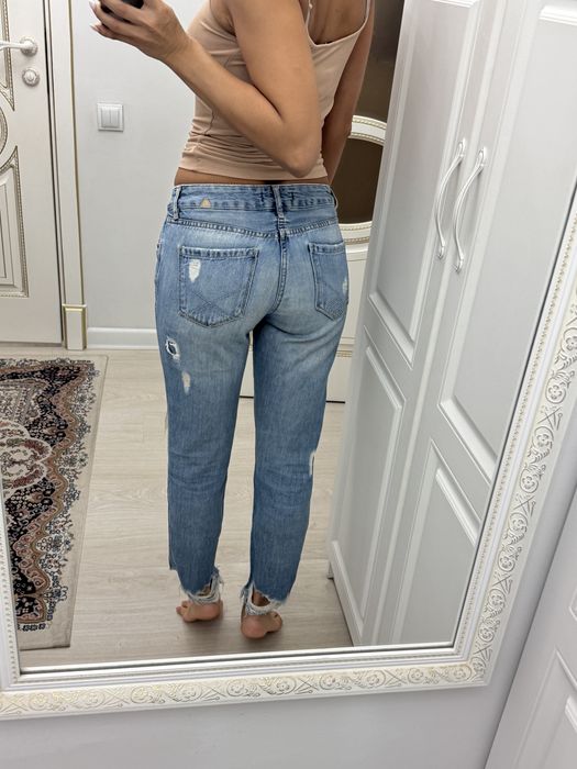 Джинсы Zara.