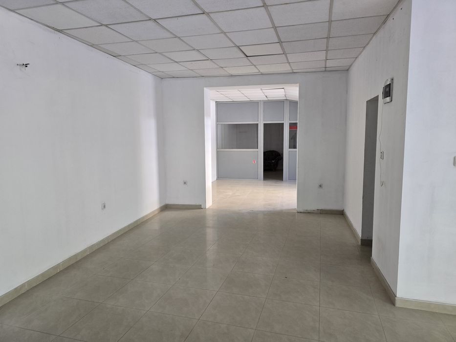 Дава се под наем Магазин в Левски - 160 кв.м за 450 € - Снимка #4