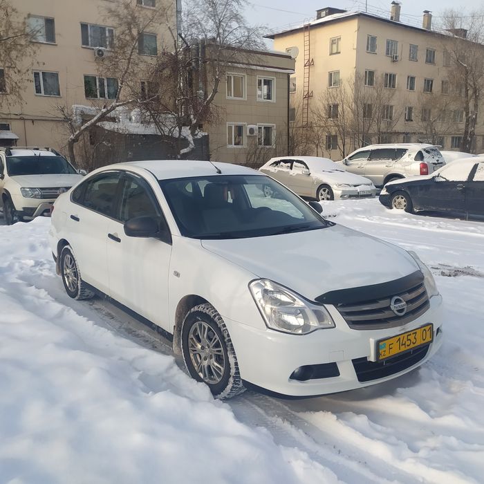 Автомобиль Ниссан Альмера.
