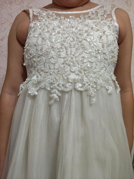 Продается детская платья на 6-10 лет