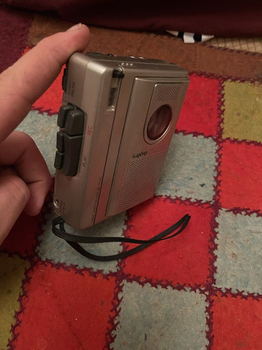 Продам кассетный плеер SANYO