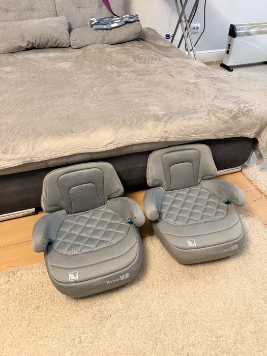 Vand 2 inaltatoare de masina cu ISOFIX