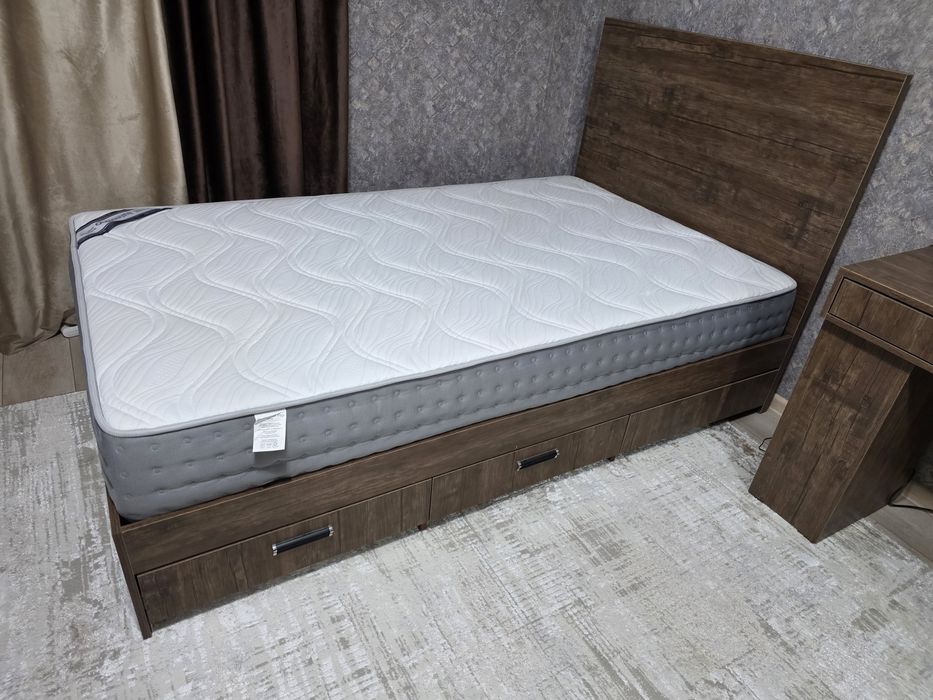 Продаётся кровать 120×200 +ортопедический матрас +письменный стол