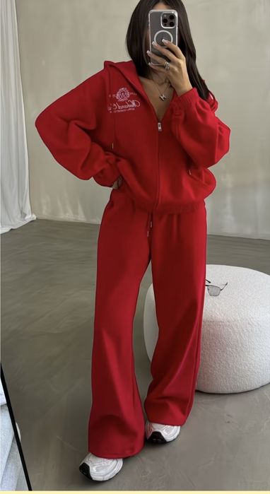 Продается спортивный костюм