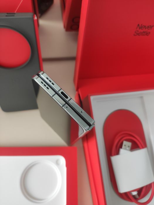 Продам OnePlus Open 20/512gb.