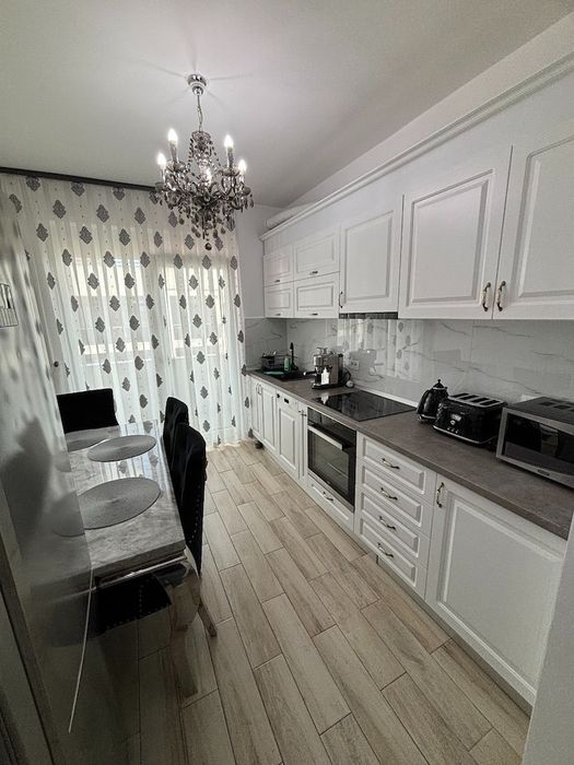 Apartament cu 3 camere, terasa si loc de parcare