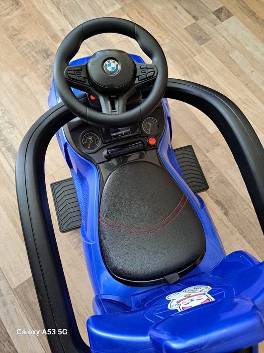 Детска кола за бутане с родителски контрол