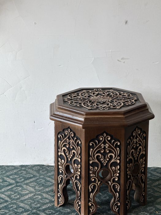 Скамека заказга ясайман ёнгок Листвинитцдан сасна матерялладан ясалади