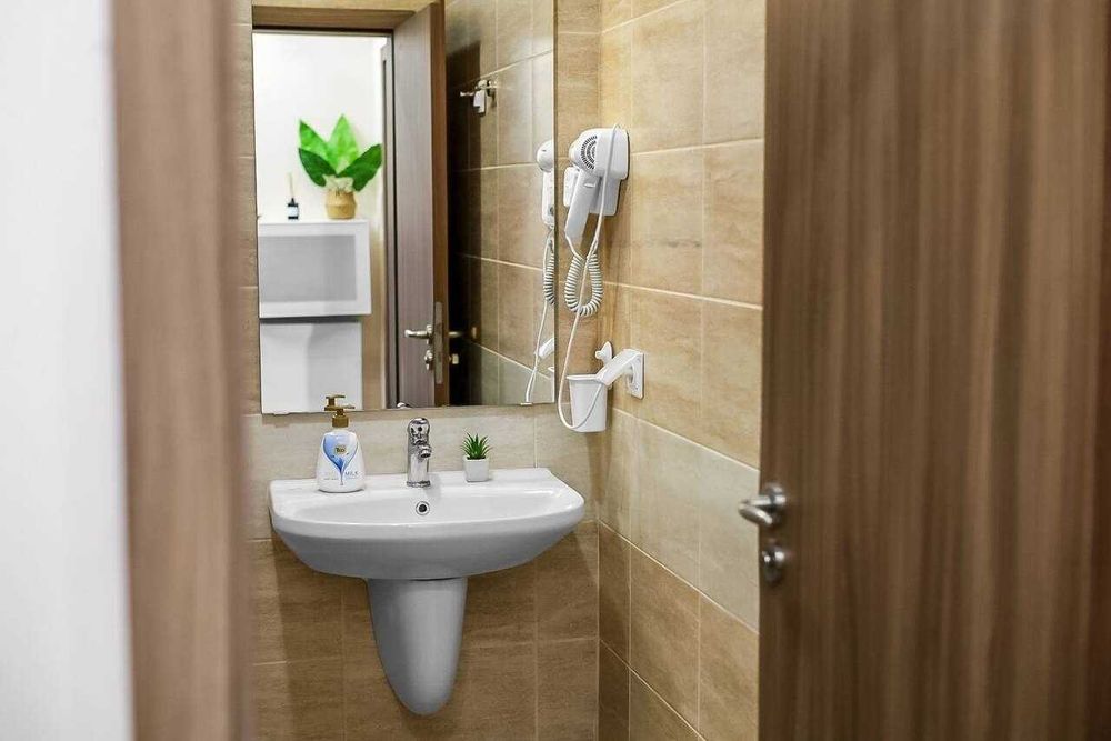 Дава се под наем Едностаен апартамент в Бургас, Зорница - 48 кв.м за 255 € - Снимка #1