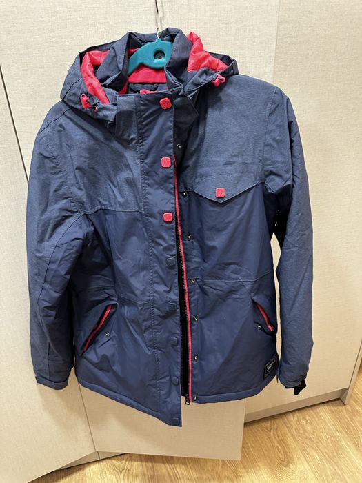 Geaca ski calduroasa ca noua