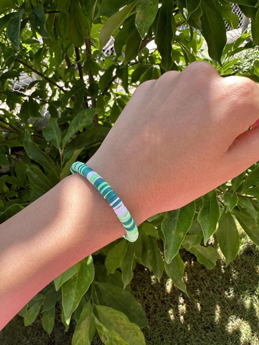 Гривни ръчно направени