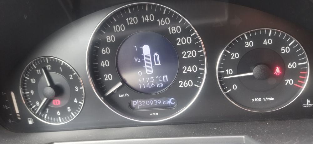 Мерцедес Е200 Компресор Фабричен Метан.Отличен