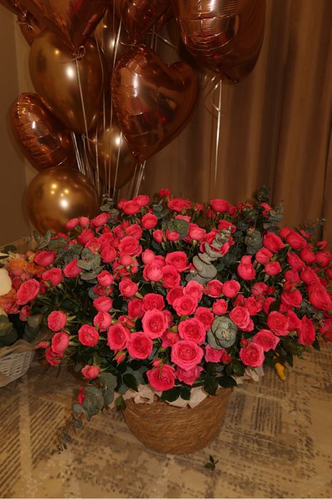 Цветы в корзине