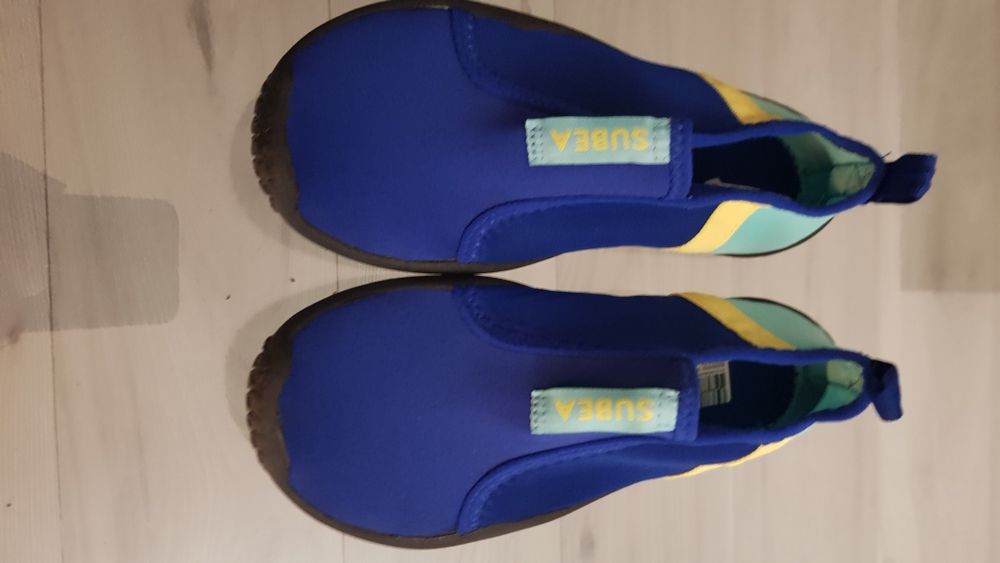 Vand expadrile de baieti marimea 34/35 , de culoare bleomarin.Decathlo
