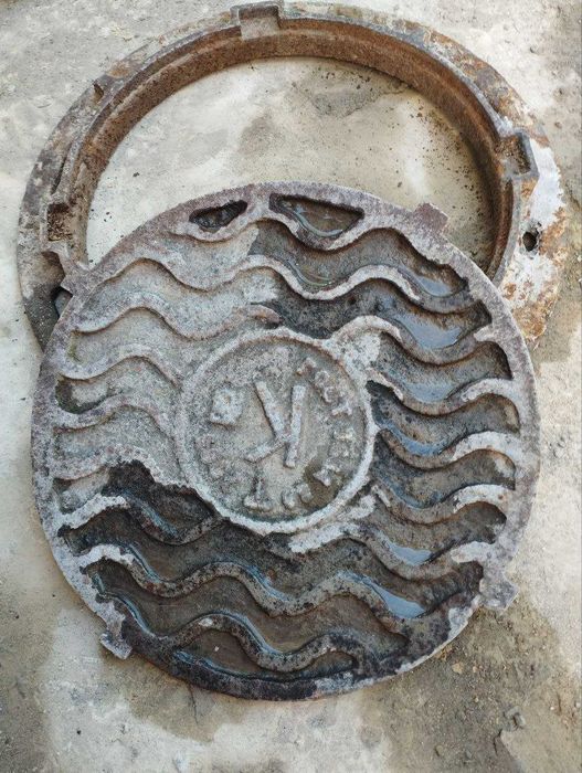 Канализационный чугунный люк (СССР) 100% прочный