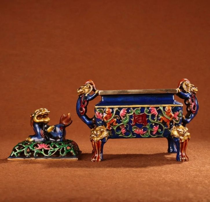 Красива антична кутия