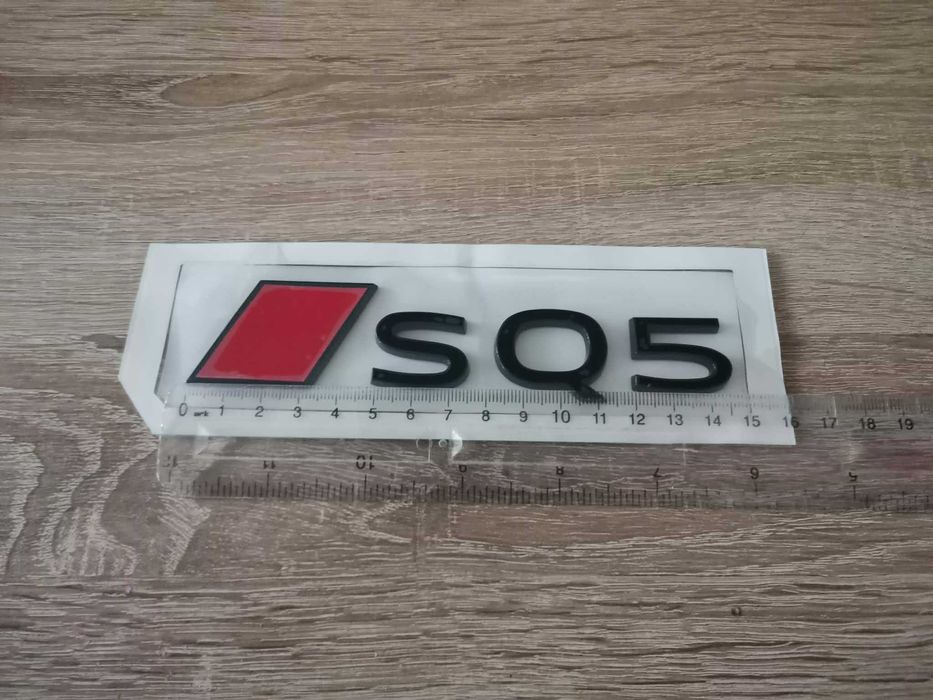 емблема Audi SQ5 нов стил черно с червено