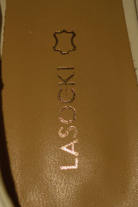 луксозни кожени обувки на ток LASOCKI