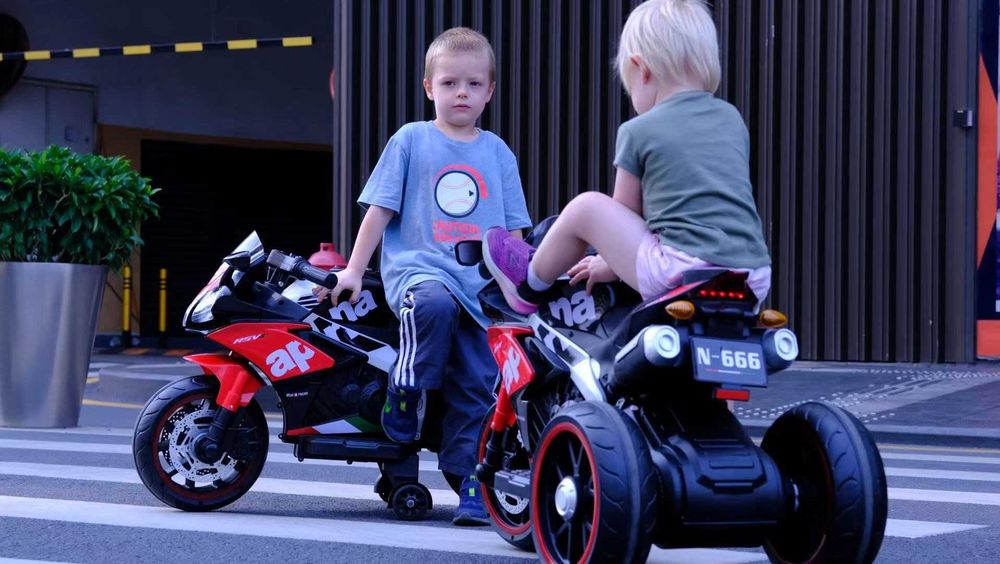 Акумулаторен МОТОР 12V меки гуми с Кожена седалка