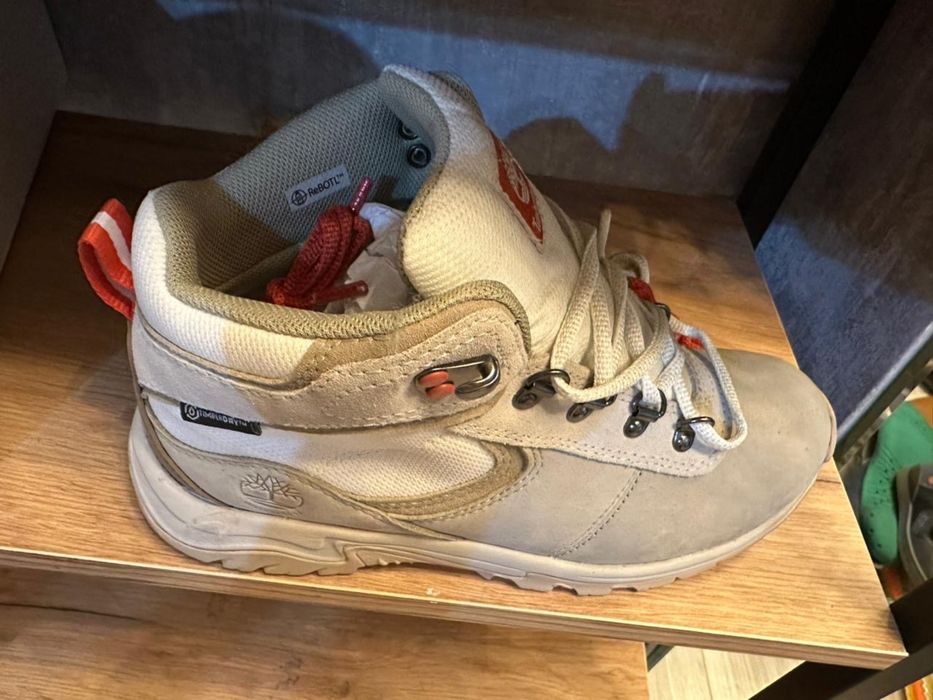 Кроссовки и ботинки тимберленд