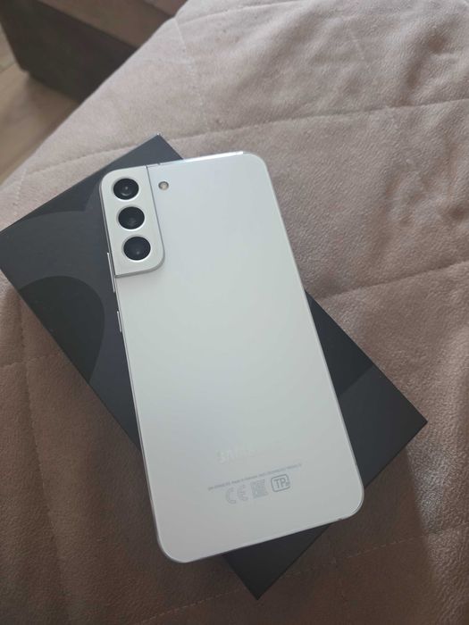 Продам телефон Samsung S22+ б/у.