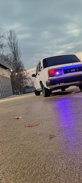 Vaz 2107 sotiladi