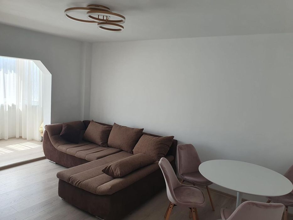Apartament 2 camere decomandat, renovat – Str. Codrii Cosminului, Tractorul