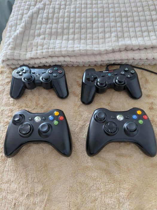Set 4 Controllere (Xbox 360 & PS3) – Preț Pachet Avantajos
​2 x Controllere Xbox 360
​1 x ControllePlaySt