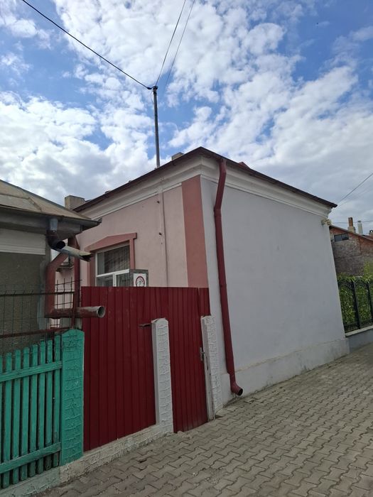 Vând casă pe strada Alexandru Ioan Cuza nr.266