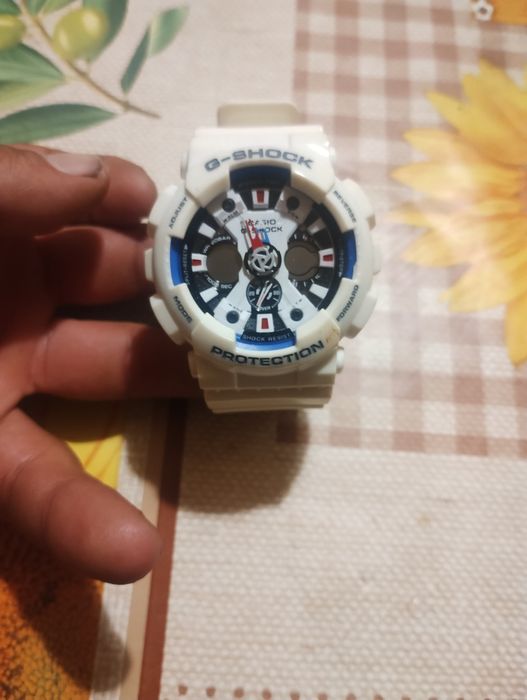Продавам часовник Casio G-Shock GA-120TR-7AER