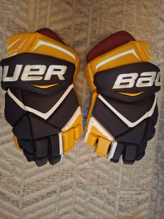 Продам краги 14, джерси 54 ,коньки 43-44 .