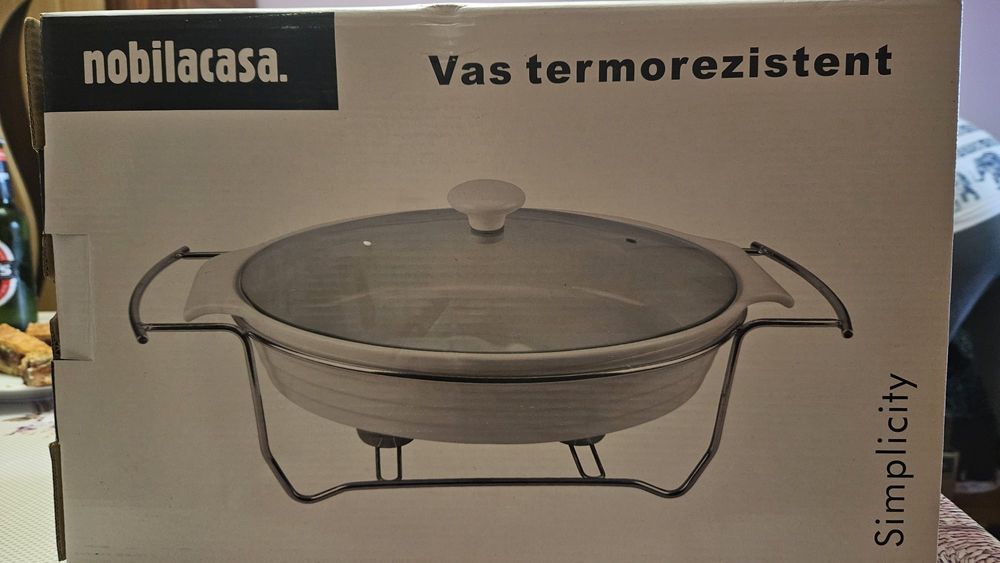 De vanzare vas termorezistent cu suport