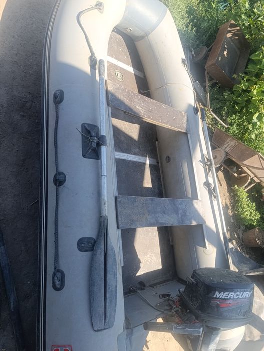 Продам лодку с матором