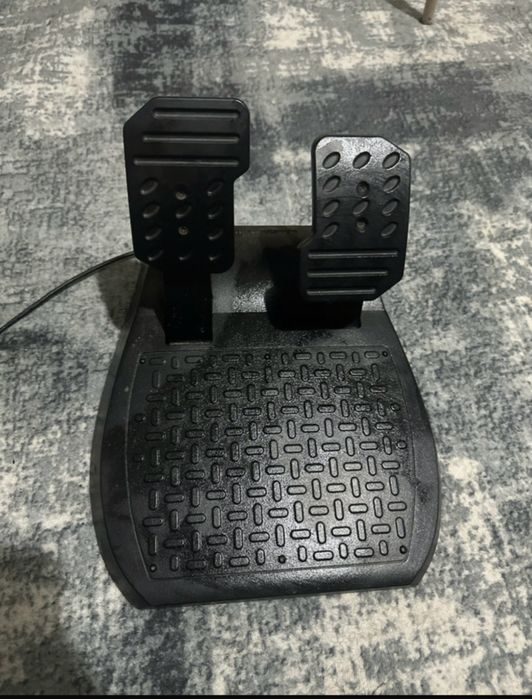 Volan ps5 thrustmaster