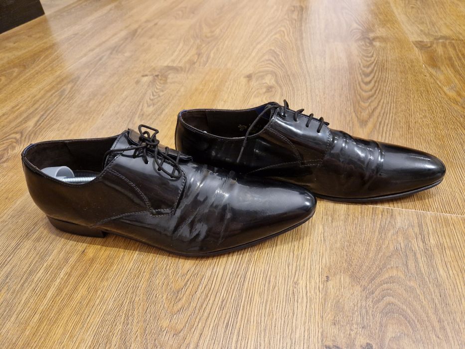 Pantofi luciosi nunta barbat